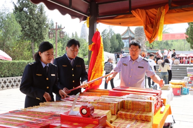 陕西佳县市场监管局为白云山旅游活动保驾护航