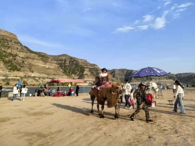 “五一”假期佳县文旅市场人气旺 消费火