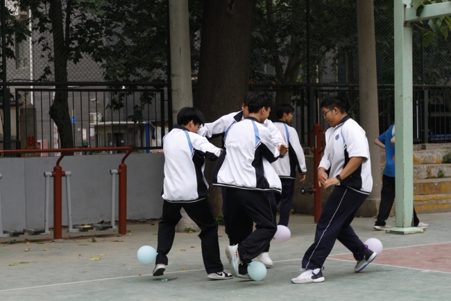 西安工业大学附属中学举办“心光闪烁·乐享青春”心理游园会