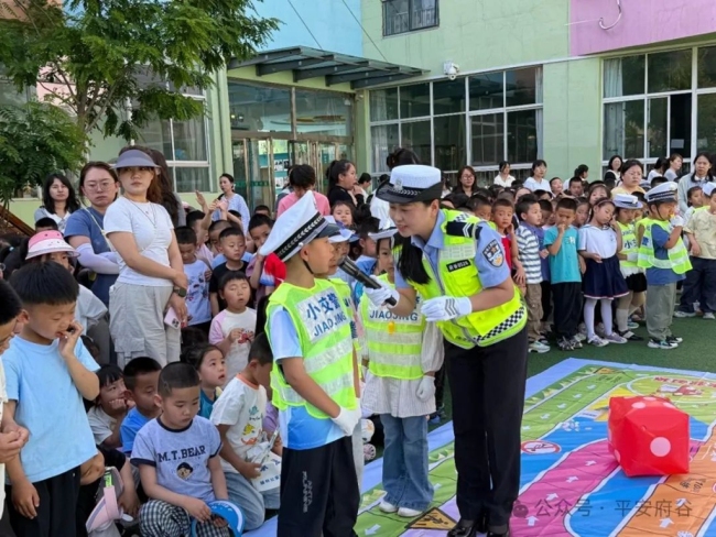 府谷县公安局交警大队：“同守护 共成长” 交通安全宣传进校园
