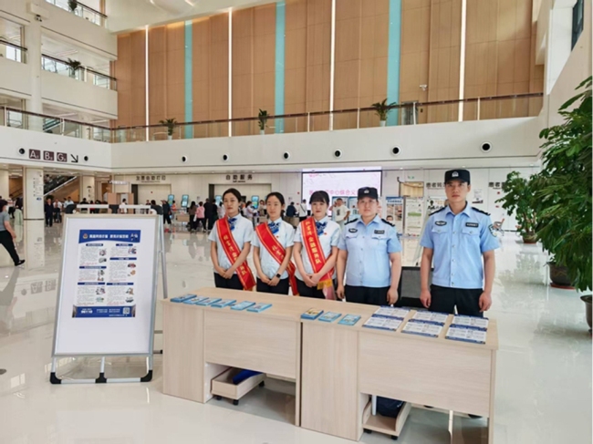 建行宝鸡陈仓区千渭星城支行：警银携手筑防线 反诈宣传护民安