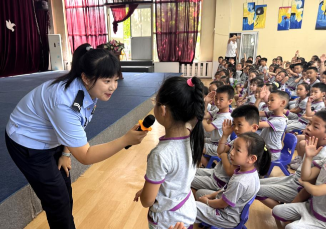 寓教于乐护成长 西安交管经开大队筑牢幼儿园交通安全防线