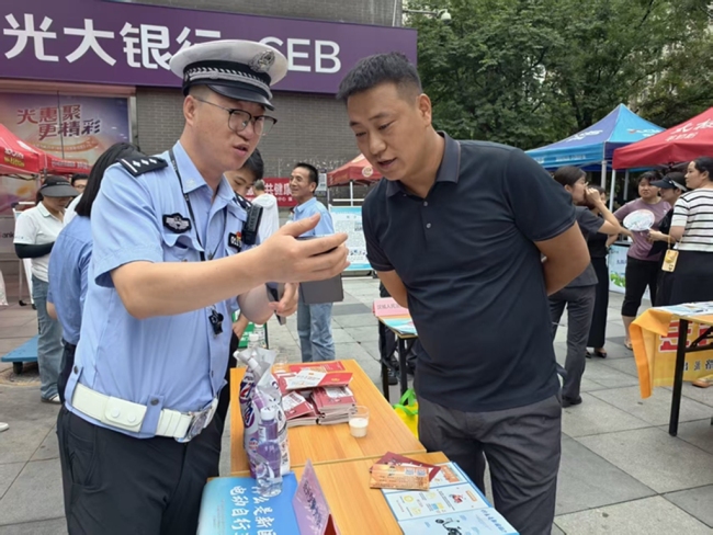 西安经开区：警民同心筑防线 平安宣传进万家
