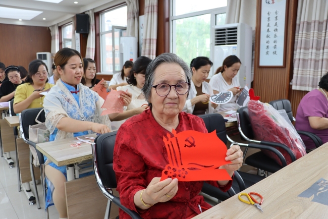 陕西神木：“党建红”引领民生暖 “微服务”绘就幸福色