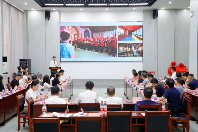 陕西高校深圳校友联合会校友企业家代表团到延安进行投资考察活动