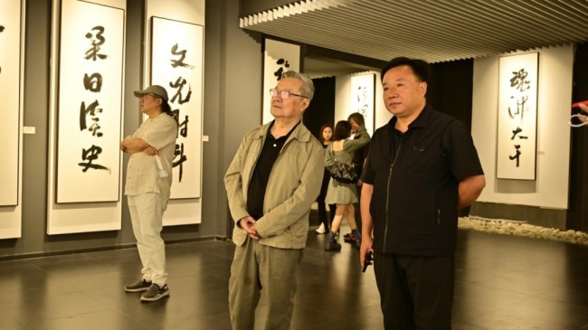 “墨象天章”木南榜书展西安启幕，持续至9月7日