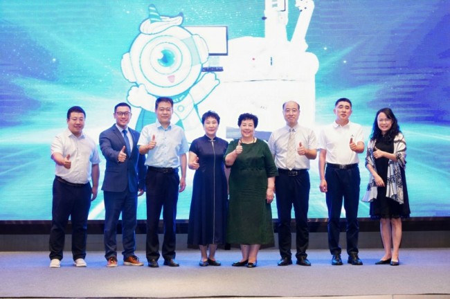 图为发布会现场专家合影