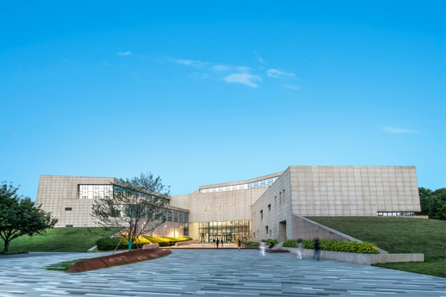 西安欧亚学院校庆倒计时30天 | 胡建波：做平凡世界的一束光