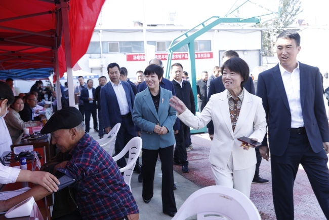 眉县人民医院开展“丰收季·送健康”主题义诊活动