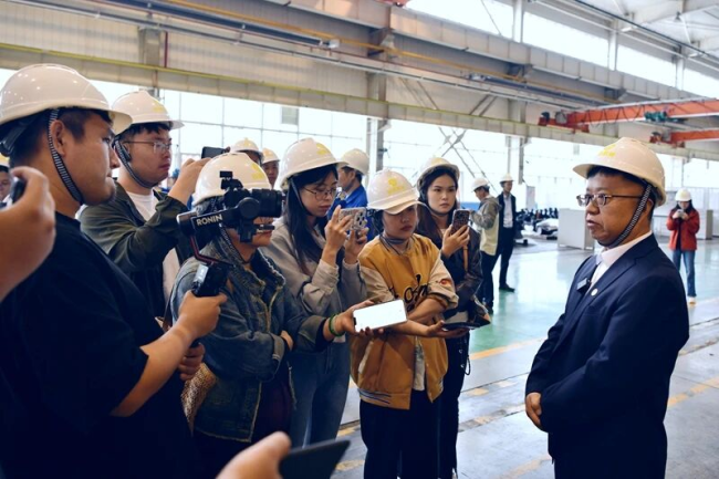 中省市媒体记者团走进西安经开区，解锁智能制造的创新密码