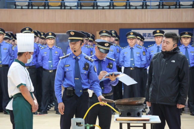 经开城管大练兵 用“精管善治”做好“暖心服务”