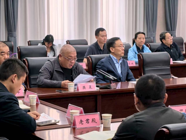 西安欧亚学院驻村干部和领导与老区村民同制月饼共迎国庆中秋佳节