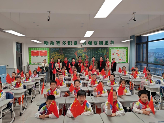 陕西省慈善联合会“银发宣讲团”开展进学校献爱心主题宣讲活动