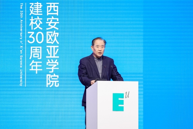 中国民办教育协会名誉会长李连宁发表讲话