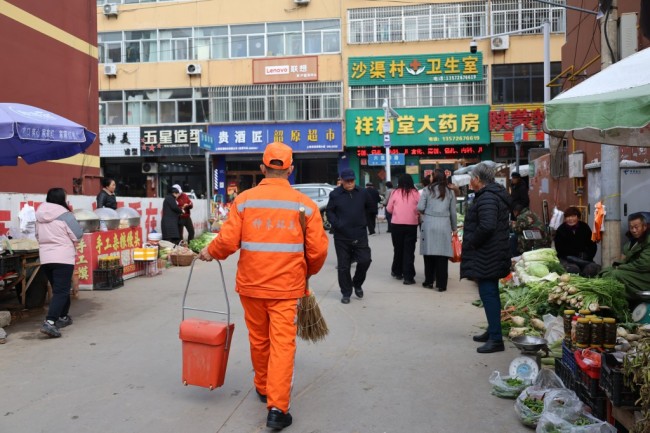 陕西神木:橙衣织就洁净网 匠心守护“高颜值”市容