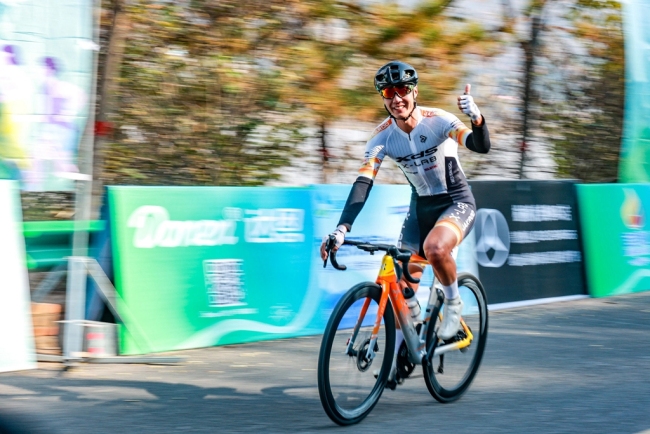 中国·榆林第四届沿黄观光路国际自行车赛在吴堡圆满收官