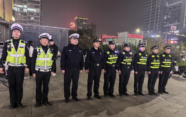 查处非法载客、劝离占道经营 西安经开区开展道路安全专项整治