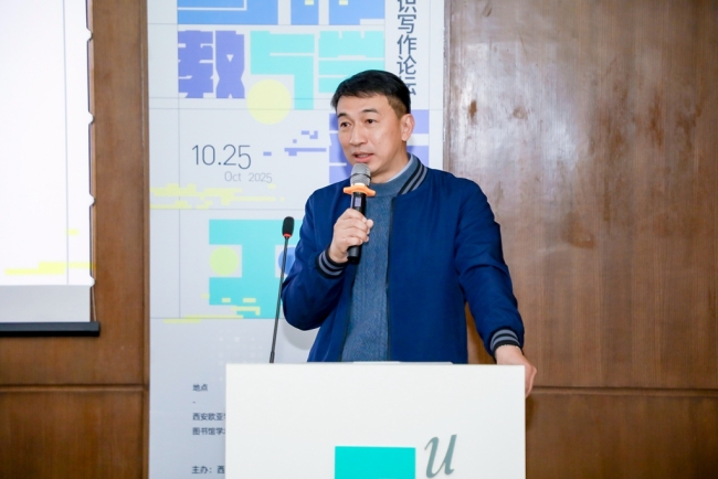 作家,重庆移通学院新闻采写产业学院院长方刚