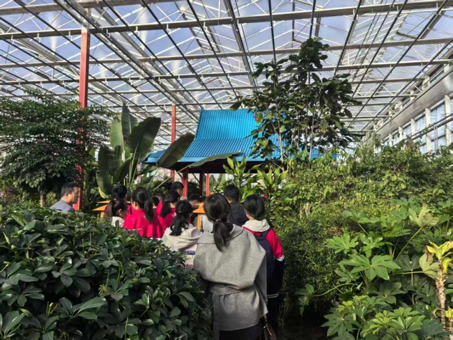 百名学子走进神木市现代农业示范园 体验沉浸式研学