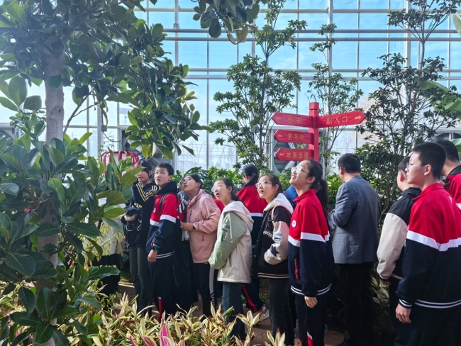 百名学子走进神木市现代农业示范园 体验沉浸式研学