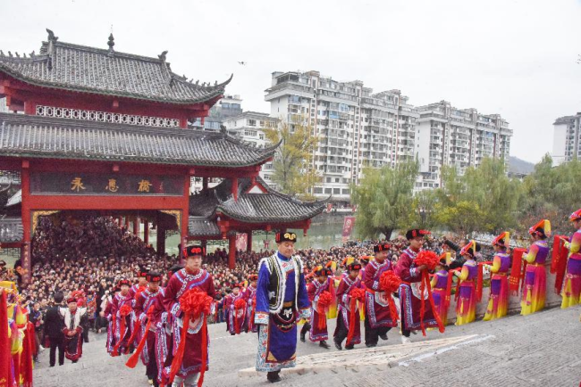 宁强举行“情定羌州·缘起汉水”羌族集体婚礼