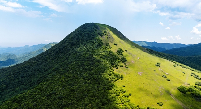 《中国秦岭地貌摄影展》在西安启幕 《中国秦岭地貌摄影图集》同步发售