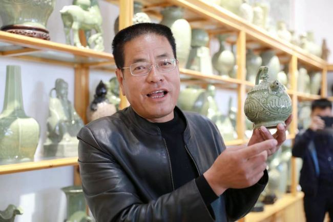 耀州窑陶瓷烧造代表性传承人王战军：创新的秘诀“活到老，学到老”