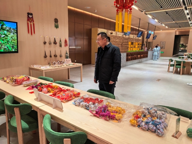 做公益、传文化、惠民生——秦东魁受邀参加岐伯温泉康养高质量发展论坛