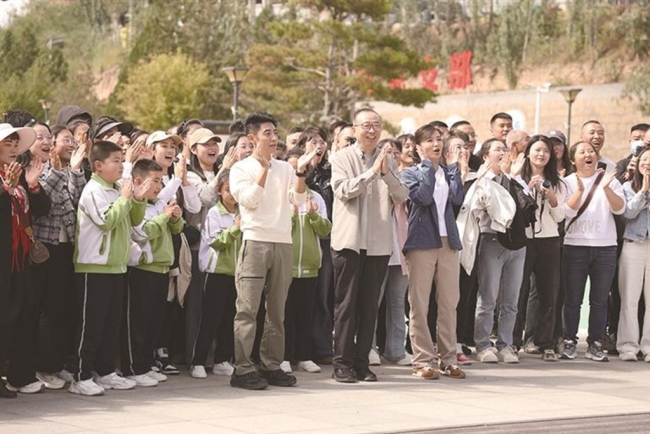 《山水间的家》节目组走进米脂。