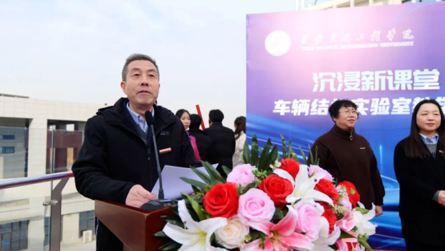 西安交通工程学院车辆结构实训室模型车“和谐号”“复兴号”落成启用