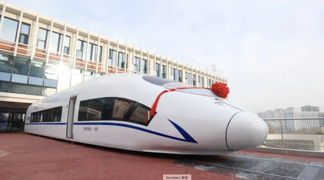西安交通工程学院车辆结构实训室模型车“和谐号”“复兴号”落成启用