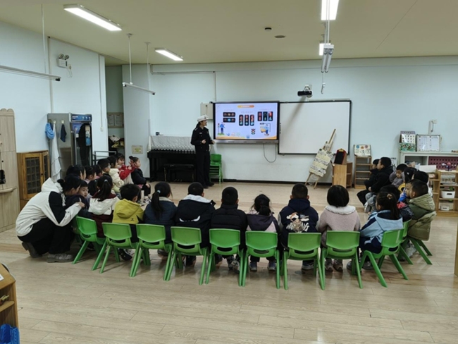 变“听讲”为“体验” 西安经开区让交通安全知识“活”起来