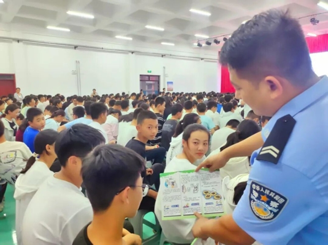 府谷公安:“防、打、暖”三重密码筑牢平安基石