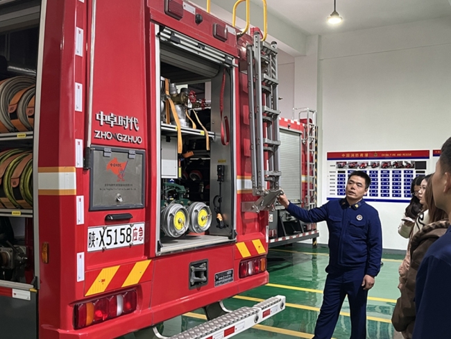 零距离体验“火焰蓝”！西建大华清学院师生走进消防救援大队