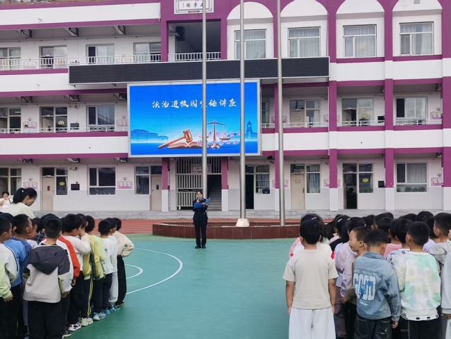 陕西神木市公安局人民路派出所开展青少年法治安全教育活动