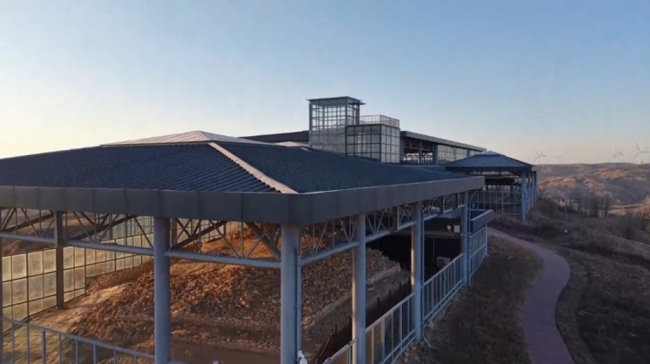 MR设备助力游客“智”游石峁 解锁千年遗址新体验