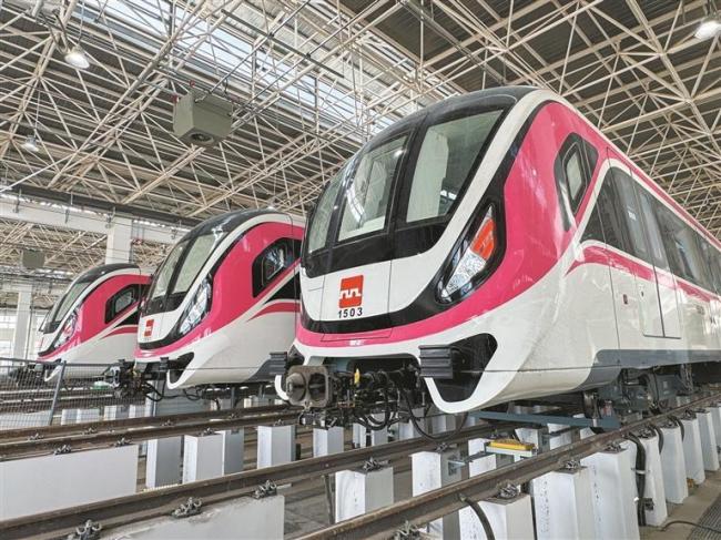 西安地铁15号线迎来首批试乘乘客