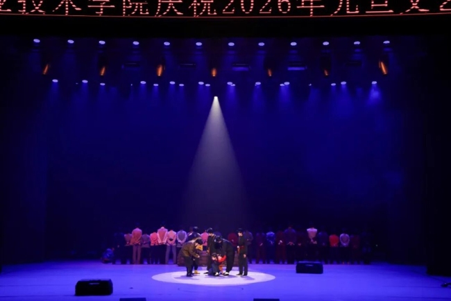 原创当代舞《一封密报》