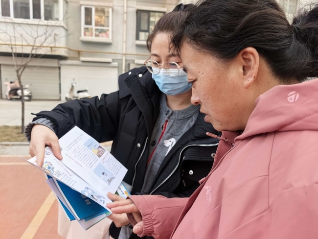 陕西靖边龙山路社区网格员小胡：网格深耕安全线 贴心守护暖民心