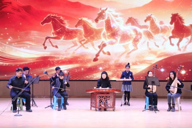 家校携手育未来 西安高新一中陆港小学举办家长会暨家校联谊活动