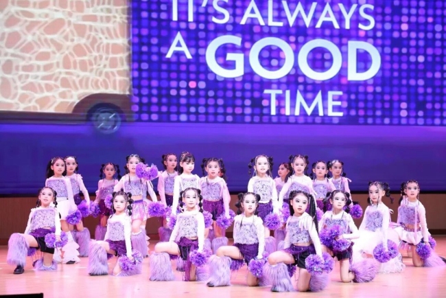 家校携手育未来 西安高新一中陆港小学举办家长会暨家校联谊活动