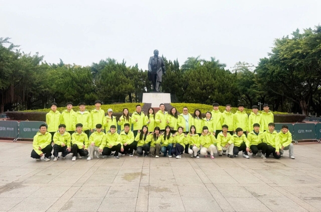 神木市职业技术教育中心“忠勇杨家鼓”学生表演队亮相香港理工大学、维多利亚港畔