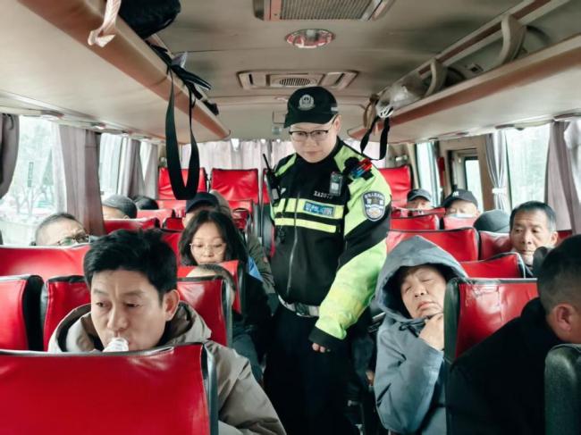 平安春运 交警同行 西安经开区多点发力筑牢春运安全防线