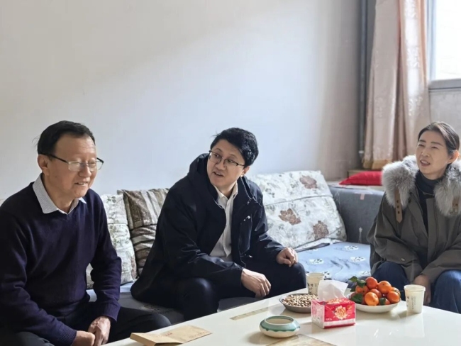 陕西神木市人民检察院开展春节走访慰问退休老党员主题党日活动