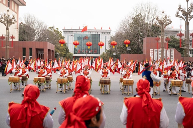 鼓韵秧歌闹眉坞 横渠欢歌贺丰年