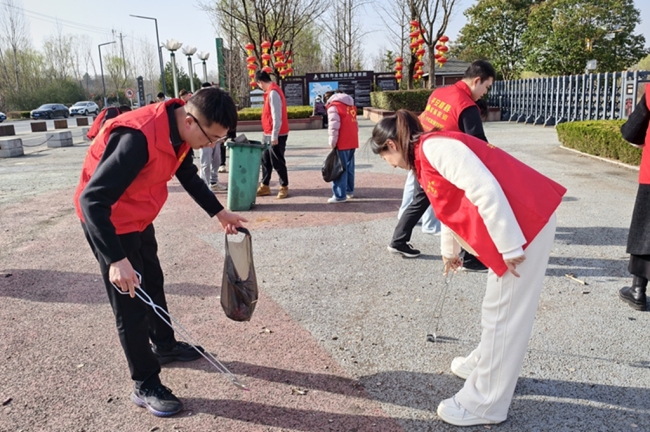 眉县金渠镇开展学雷锋志愿服务活动