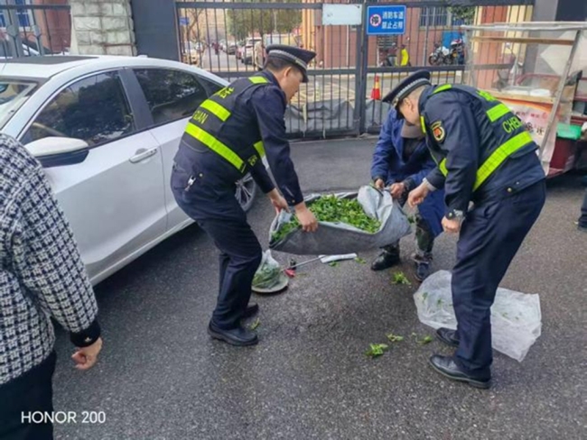 西安经开区：站好“护学岗” 筑牢“安全网”