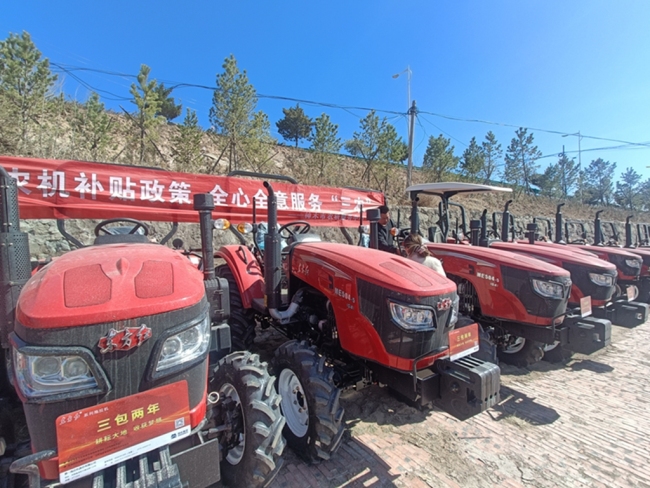 陕西神木：农机检修“送上门” 便民服务“零距离”