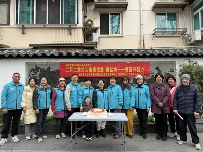 二月二龙抬头情暖银发，银丝坊十一载坚守初心——张能庆公益服务站开展“剃龙头”便民义剪活动