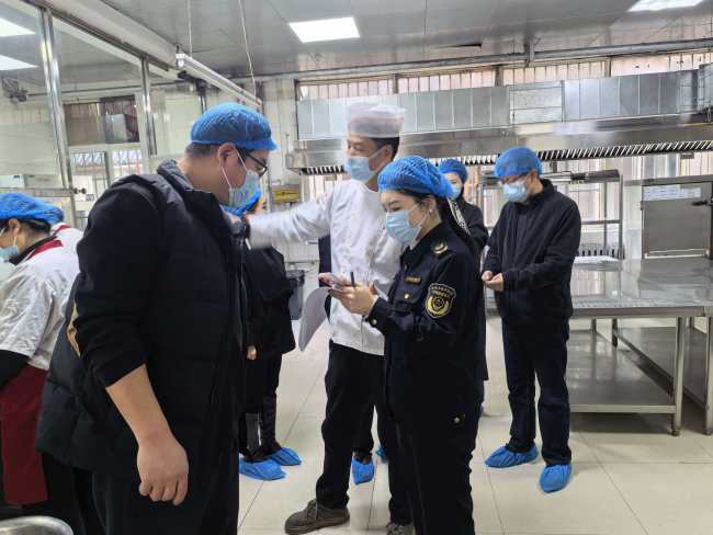 西安市碑林区市场监管局联合多部门筑牢春季校园食品安全防火墙